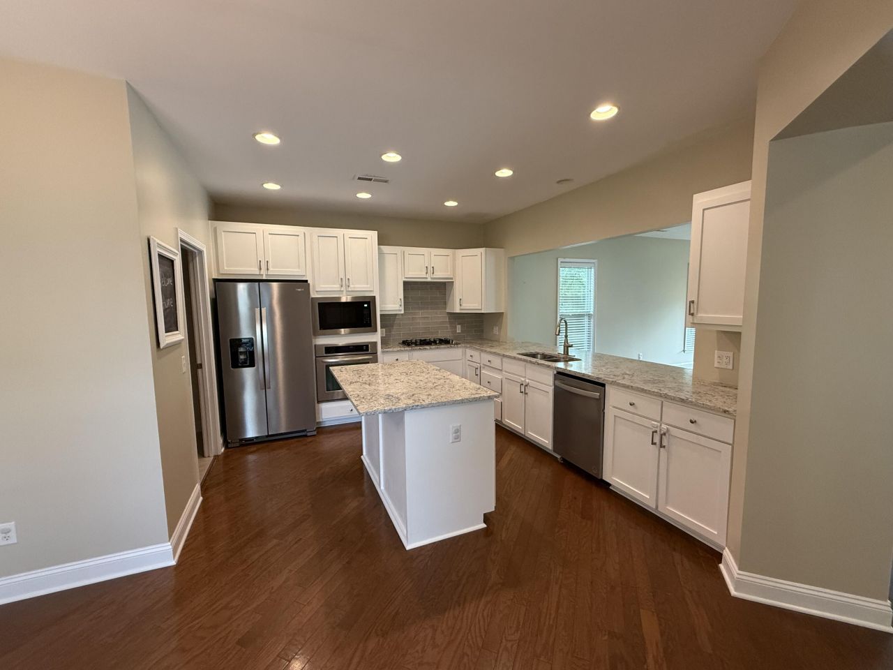 1572 Pixley Street Photo 13