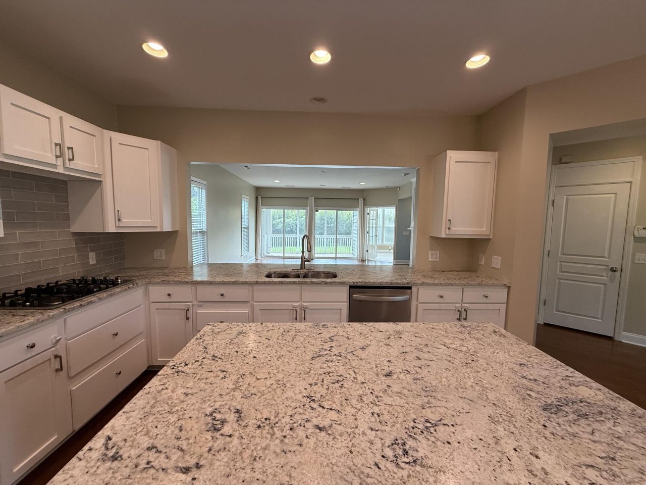 1572 Pixley Street Photo 15
