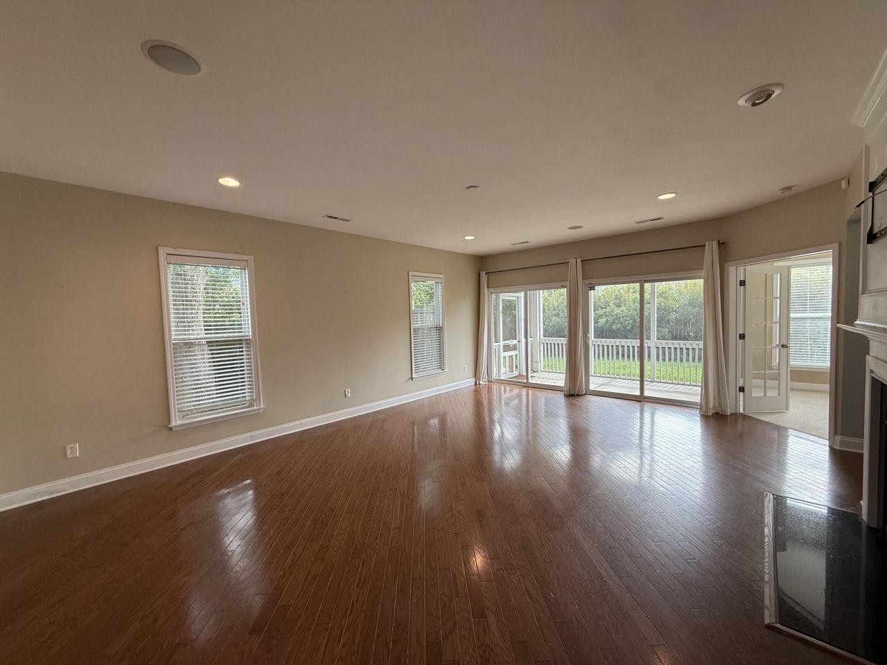 1572 Pixley Street Photo 18