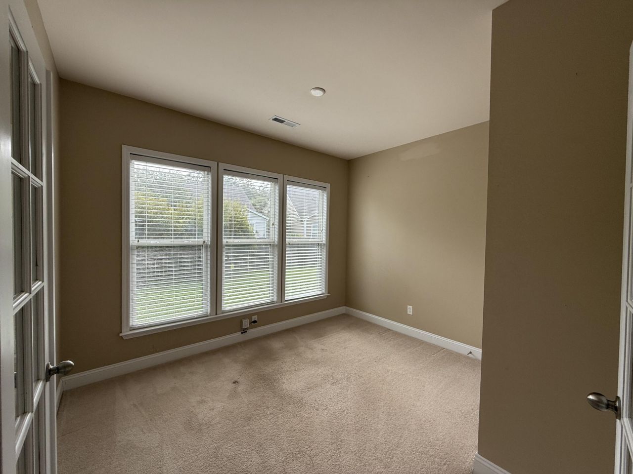 1572 Pixley Street Photo 26