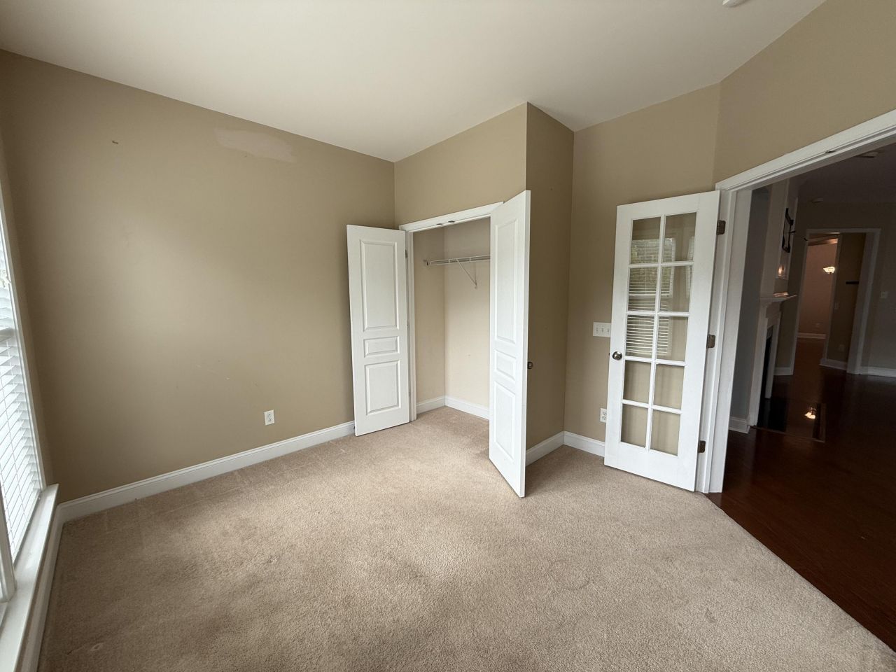 1572 Pixley Street Photo 27