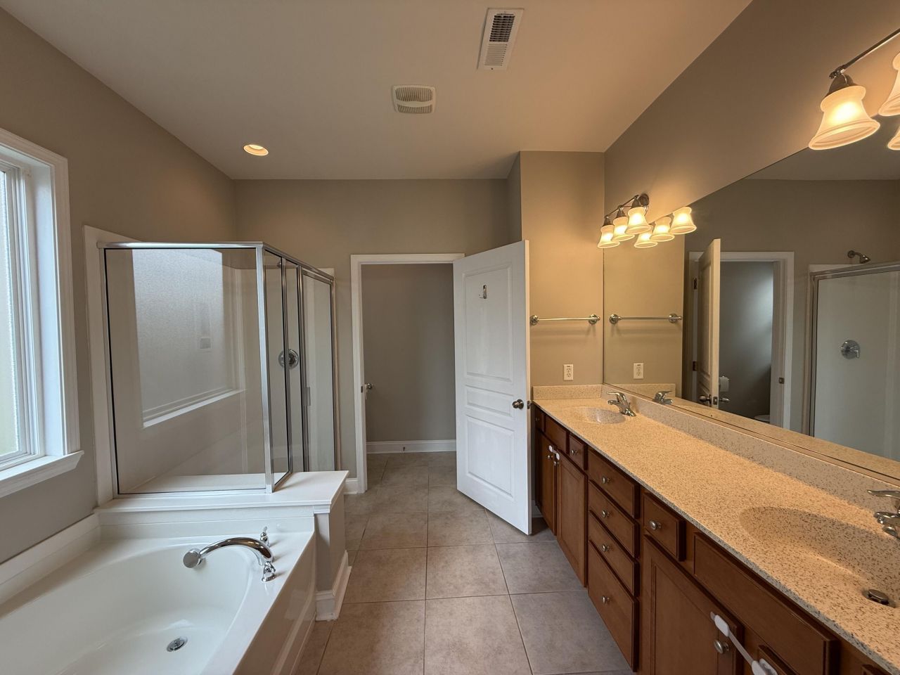 1572 Pixley Street Photo 33