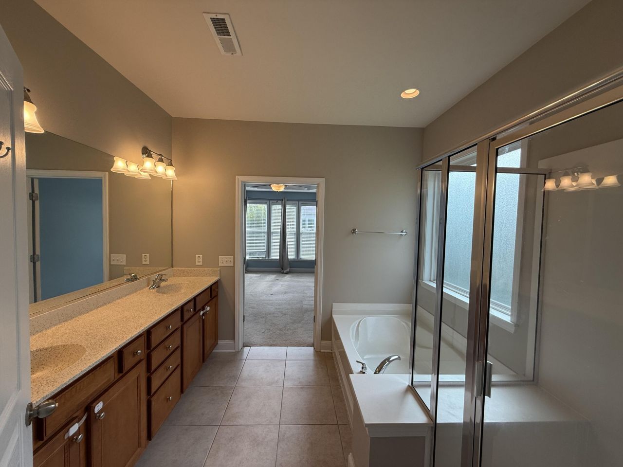 1572 Pixley Street Photo 36