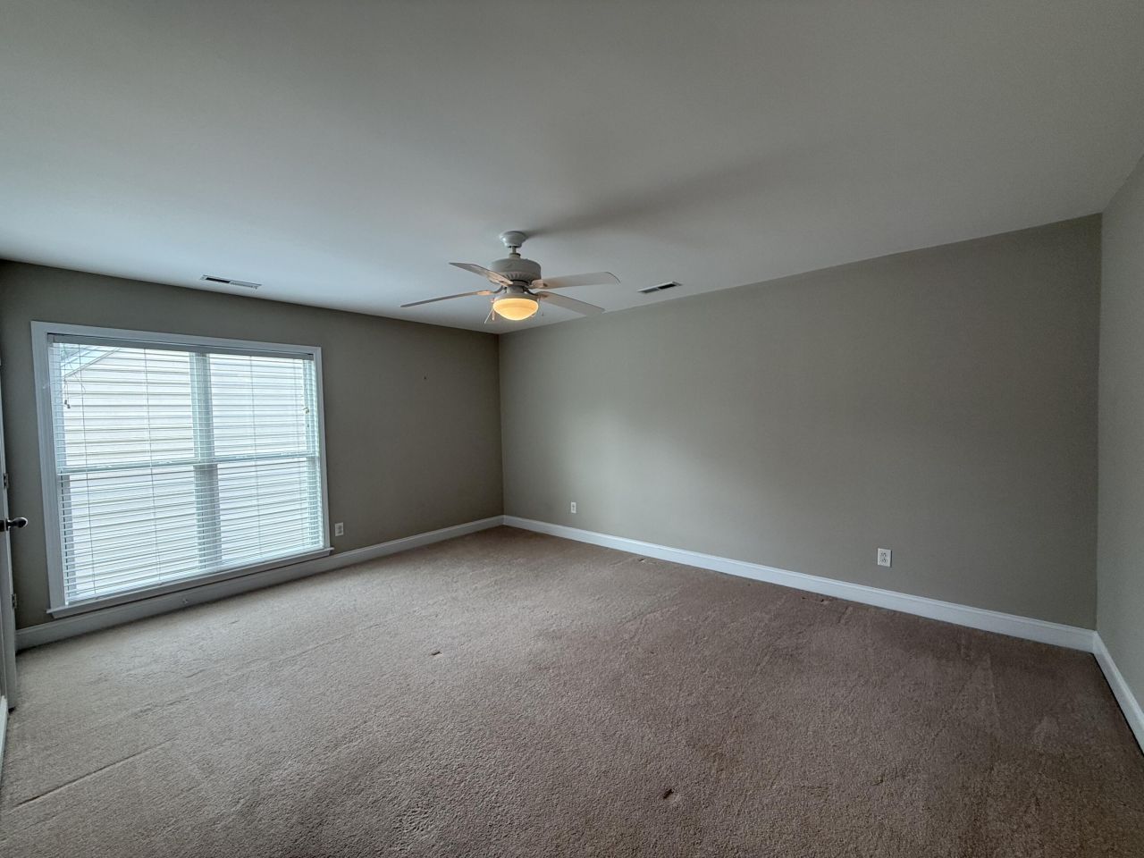 1572 Pixley Street Photo 41