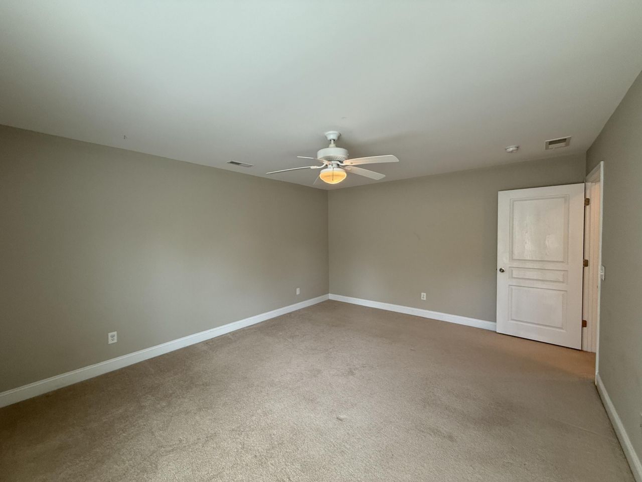 1572 Pixley Street Photo 42