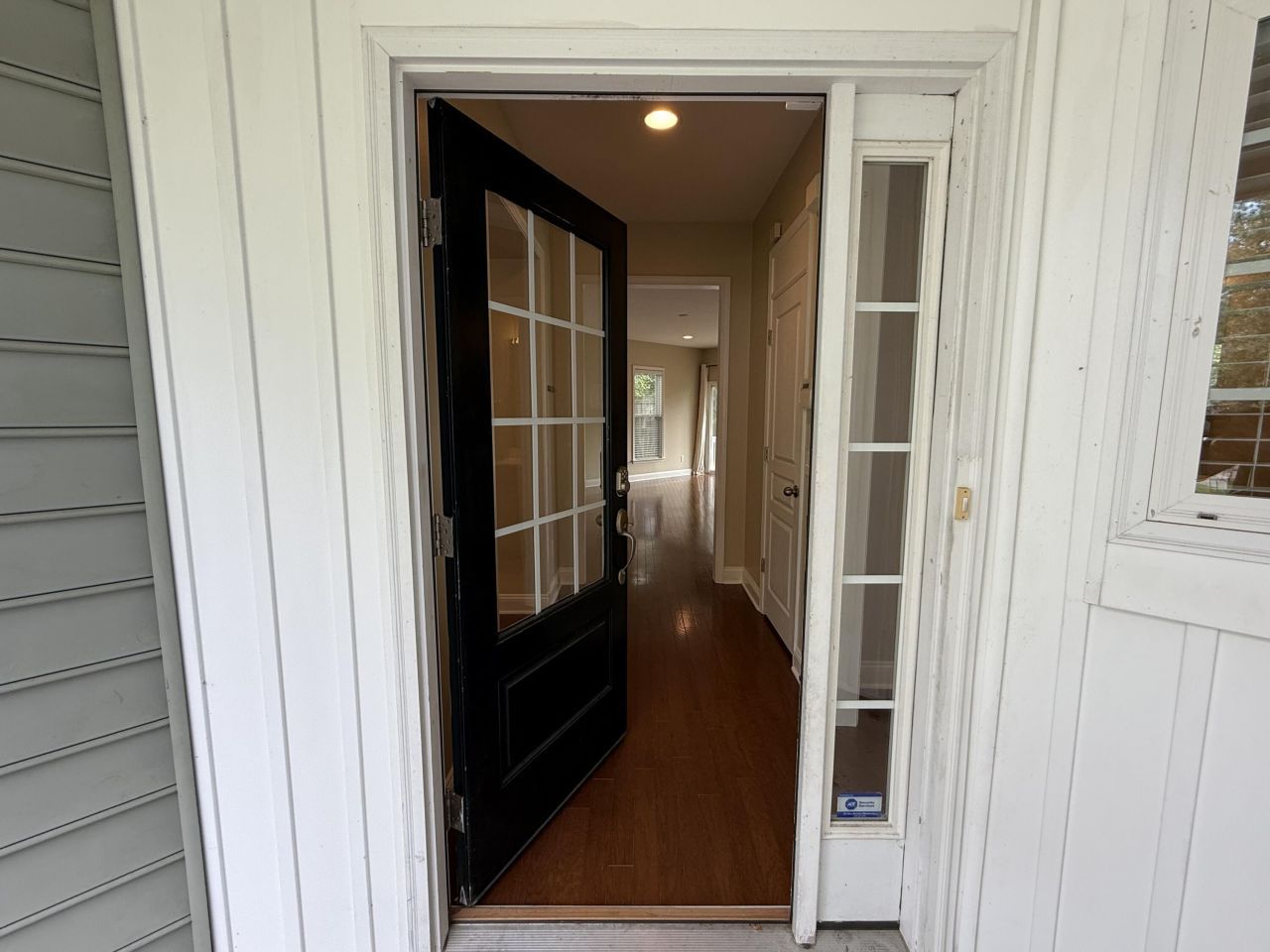 1572 Pixley Street Photo 6