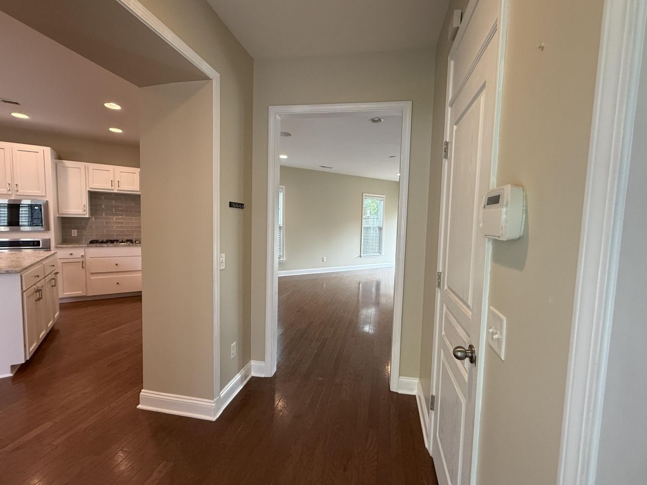 1572 Pixley Street Photo 7