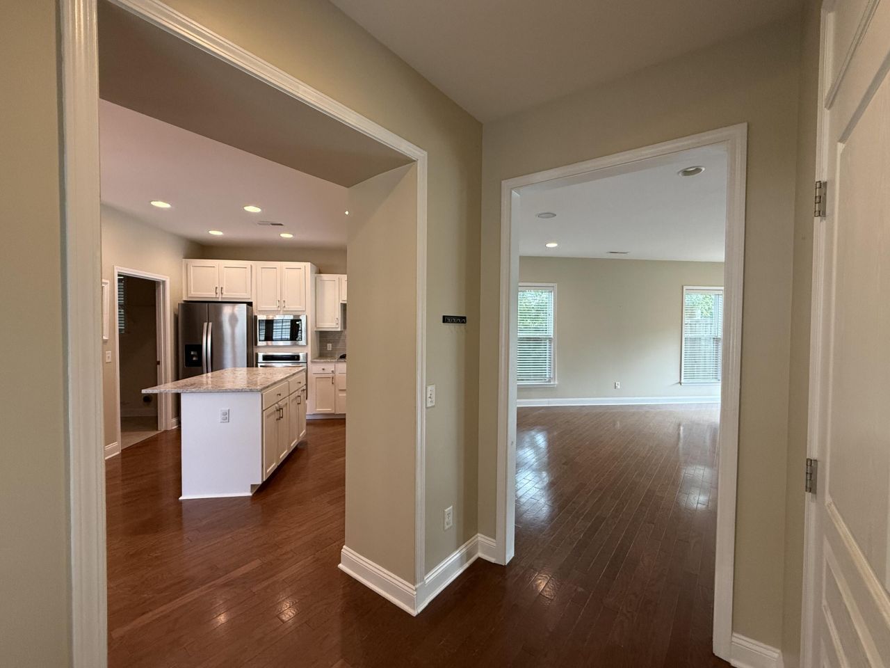 1572 Pixley Street Photo 8
