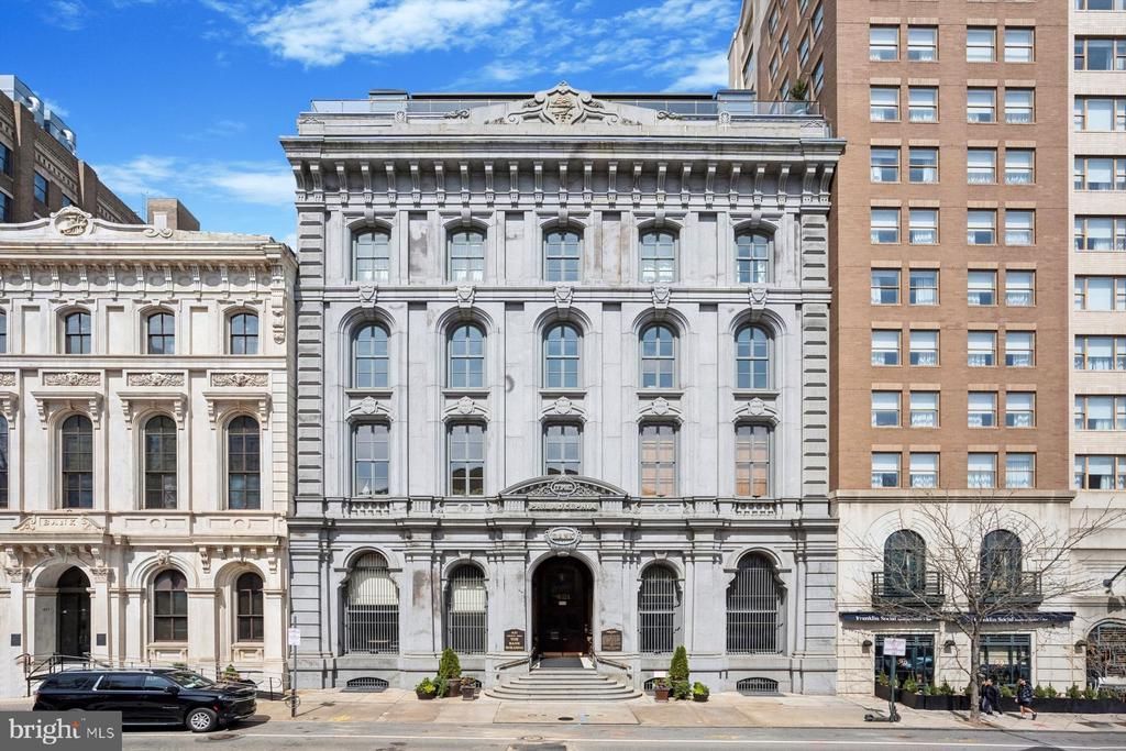 421 Chestnut Street, Unit 402, Philadelphia, PA 19106 Main Photo