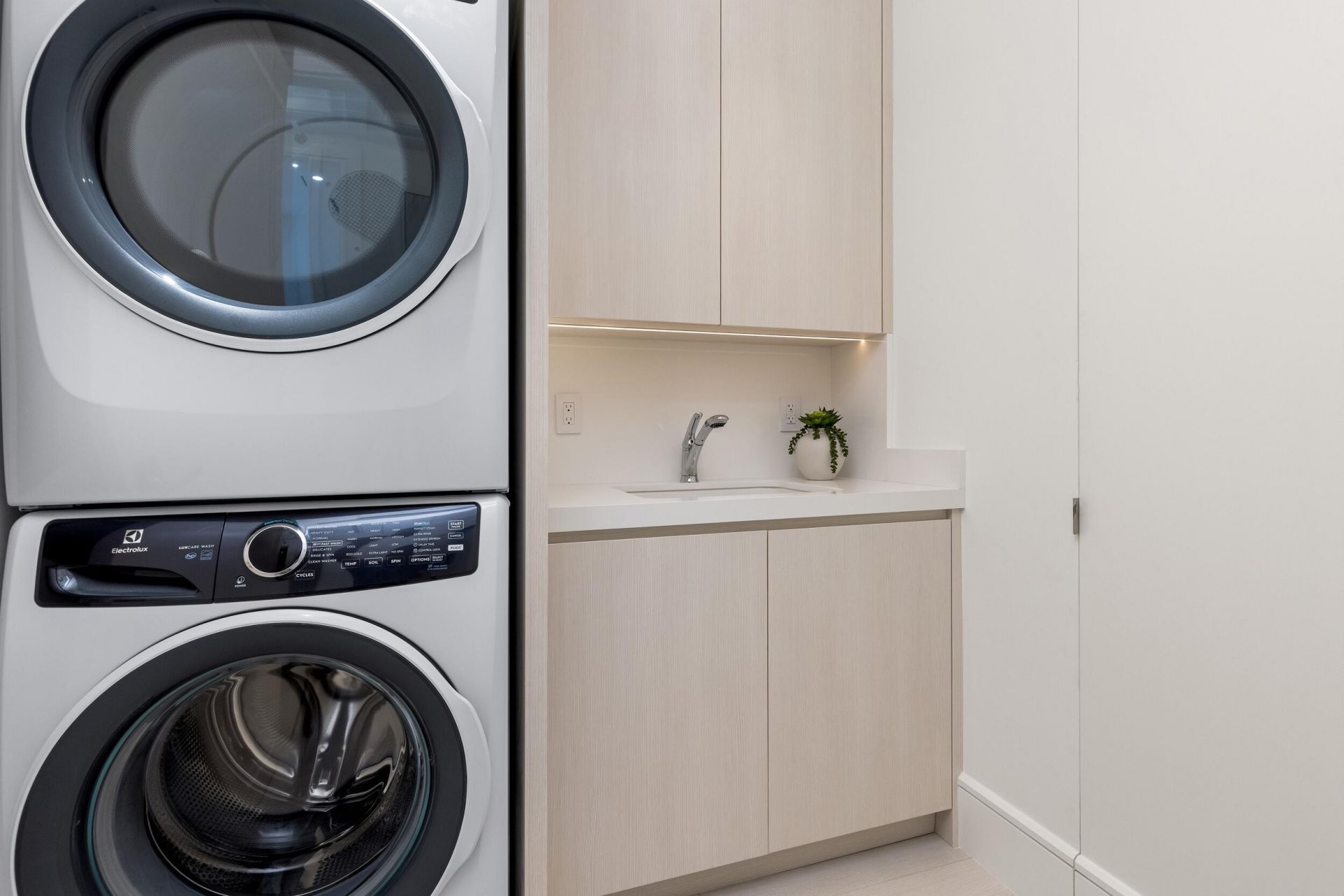 150 Bradley Place, Unit 112, Palm Beach, FL 33480 Photo