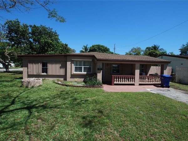 1801 NE 176th St, North Miami Beach, FL 33162