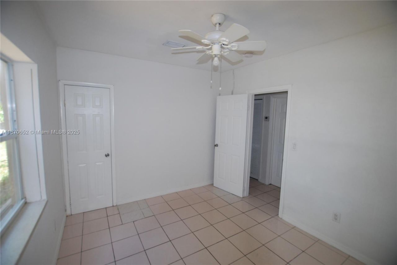 1801 NE 176th St, North Miami Beach, FL 33162 Photo