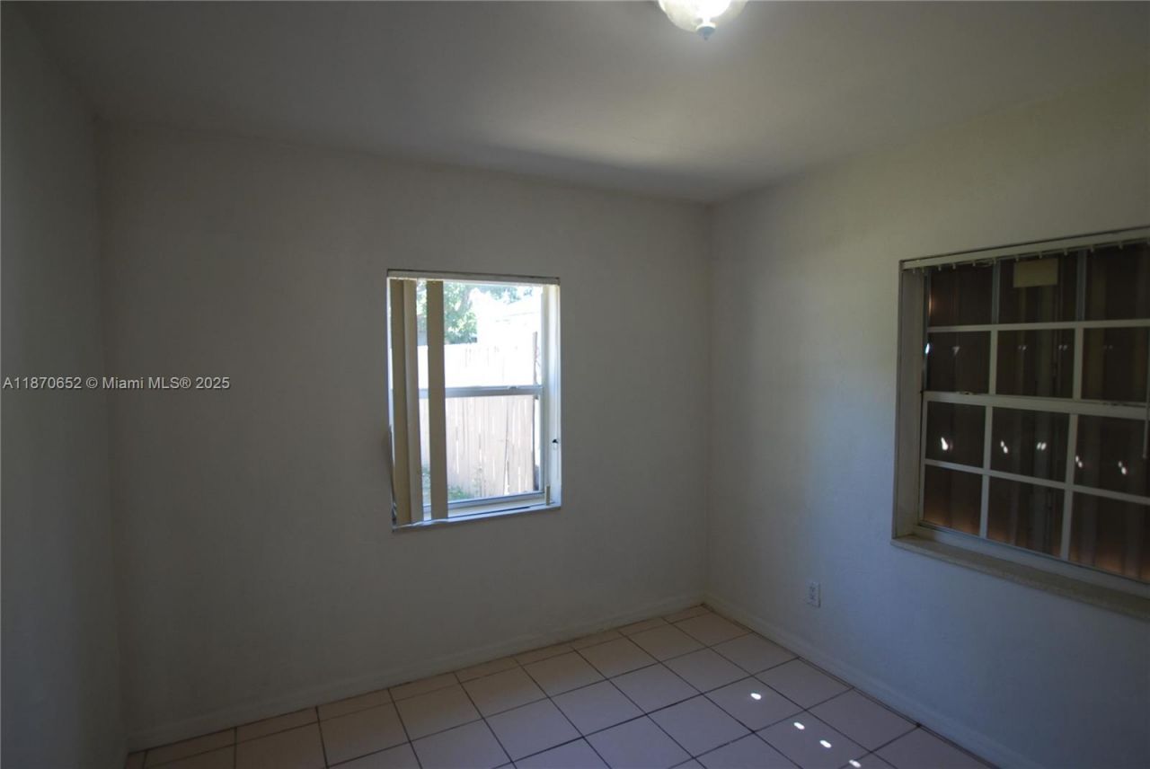 1801 NE 176th St, North Miami Beach, FL 33162 Photo