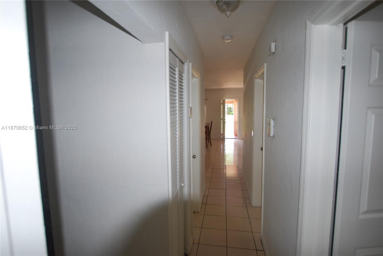 1801 NE 176th St, North Miami Beach, FL 33162 Photo