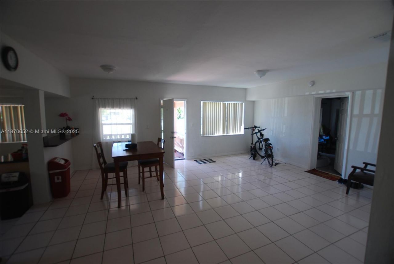 1801 NE 176th St, North Miami Beach, FL 33162 Photo