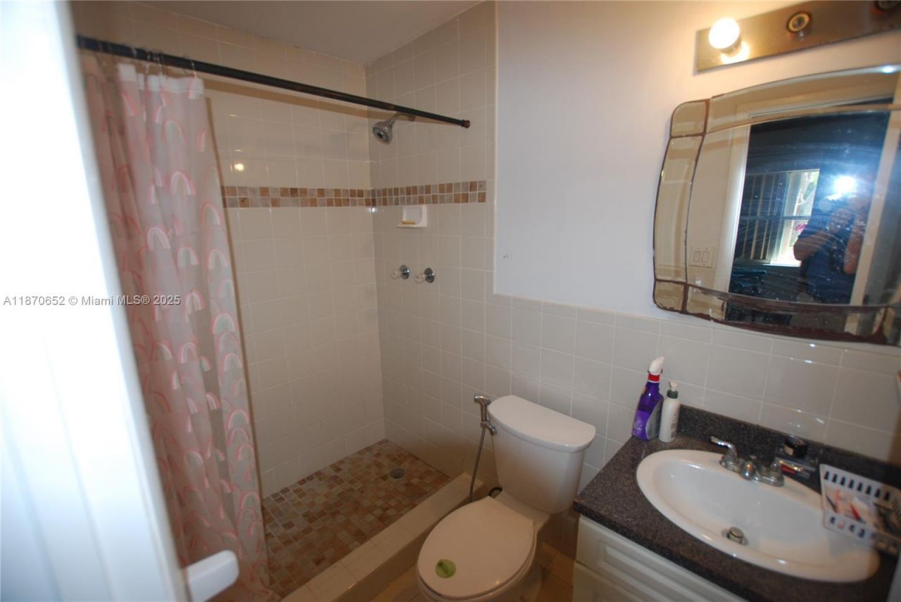 1801 NE 176th St, North Miami Beach, FL 33162 Photo