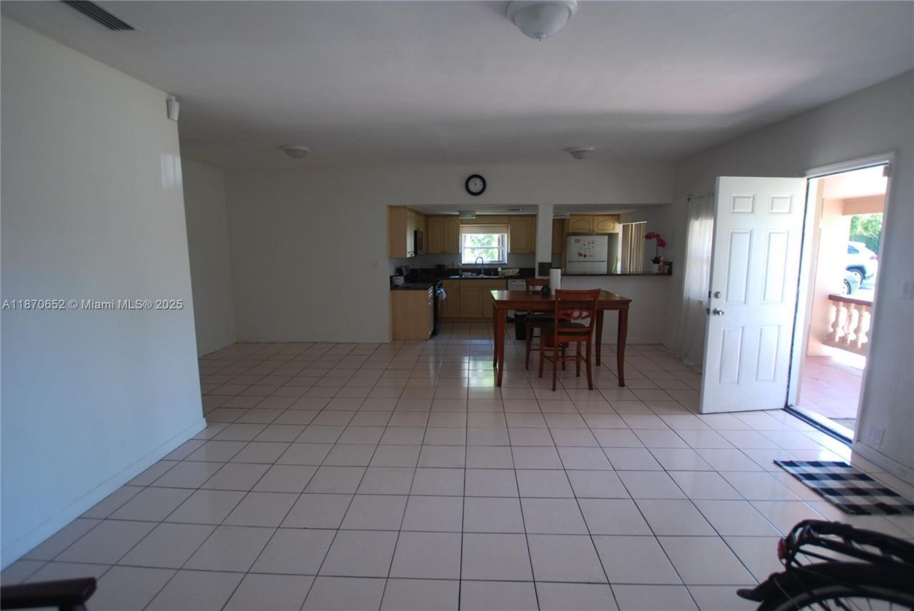 1801 NE 176th St, North Miami Beach, FL 33162 Photo