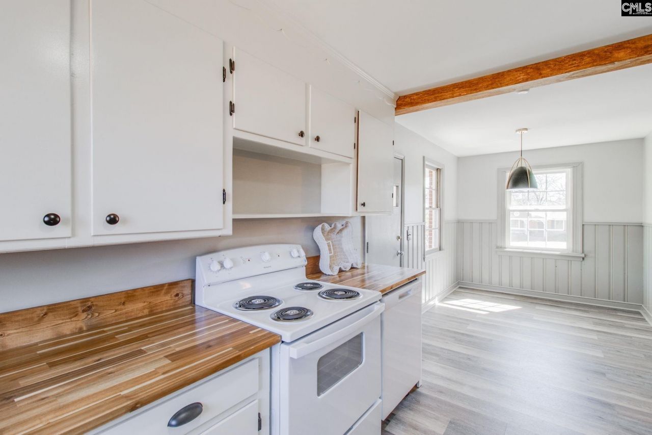 908 B Avenue Photo 13