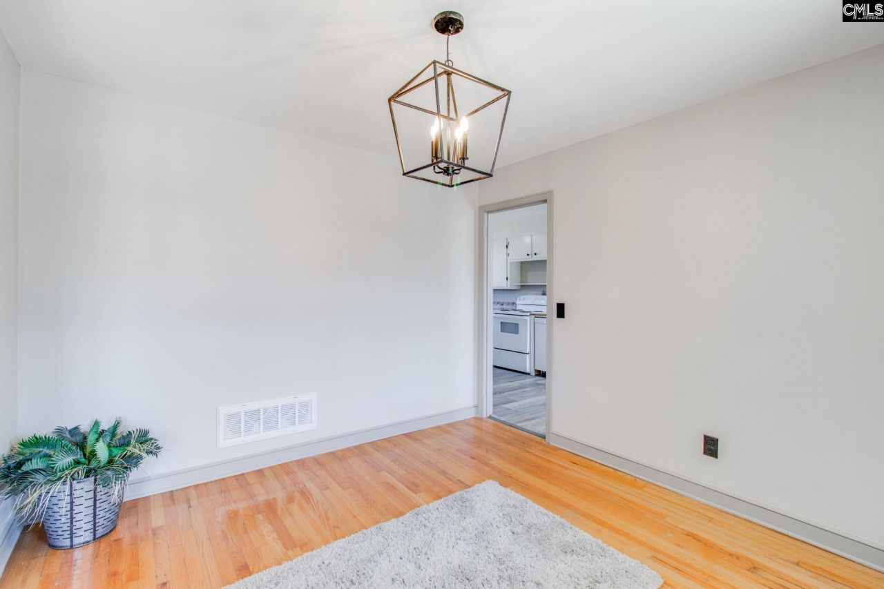 908 B Avenue Photo 9