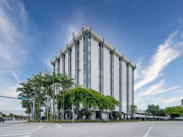 12550 Biscayne Blvd, Unit 505, North Miami, FL 33181