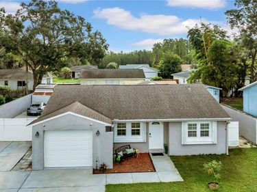 1352 FOXWOOD DRIVE, LUTZ, FL 33549