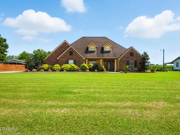 1141 Lake Martin Road, Breaux Bridge, LA 70517