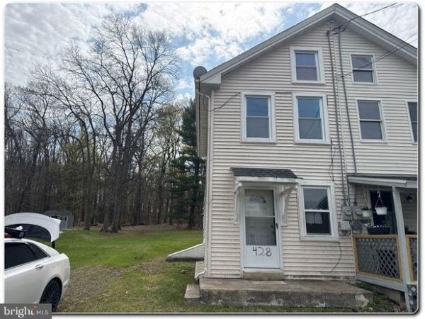 428 THOMAS STREET, ALBURTIS, PA 18011