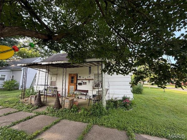 623 W 2nd Street, St Elmo, IL 62458