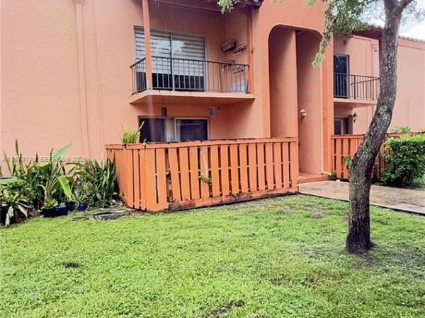 7121 Miami Lakes Dr, Unit Q8, Miami Lakes, FL 33014