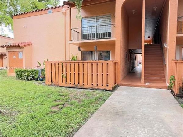 7121 Miami Lakes Dr, Unit Q8, Miami Lakes, FL 33014