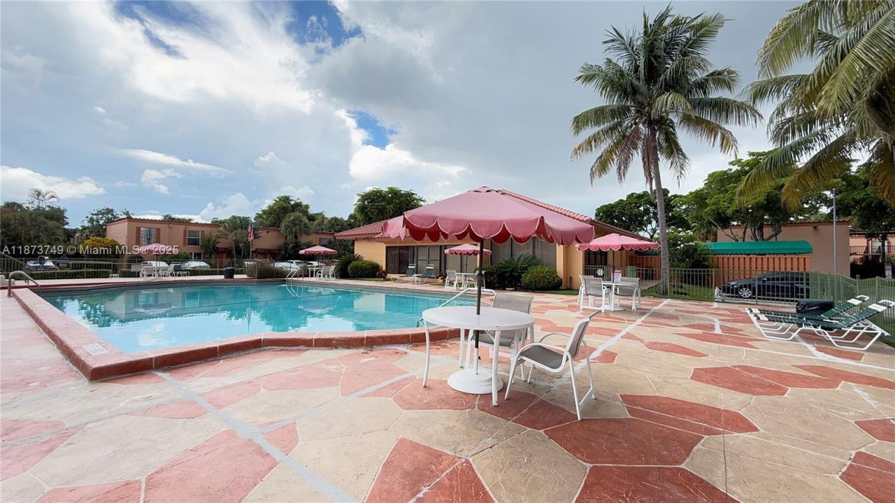 7121 Miami Lakes Dr, Unit Q8, Miami Lakes, FL 33014 Photo