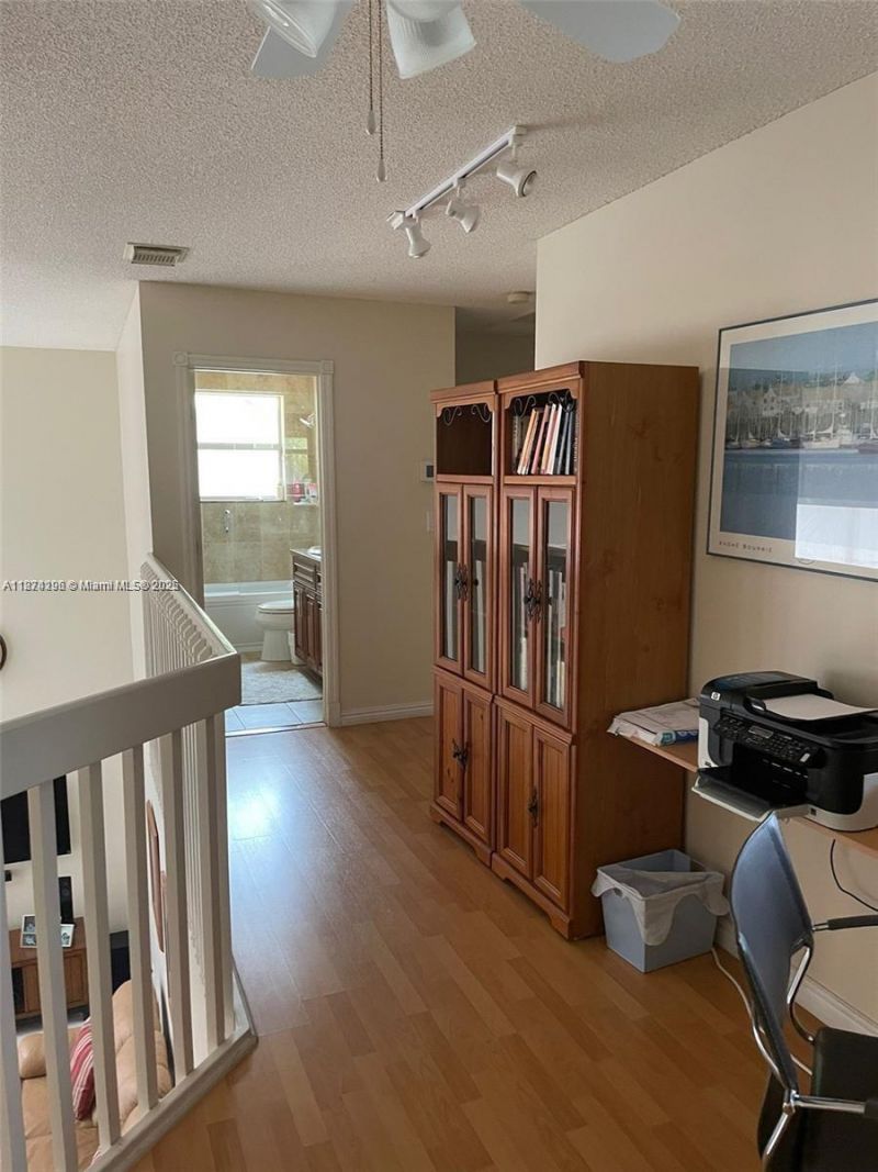 1095 Weeping Willow Way, Hollywood, FL 33019 Photo