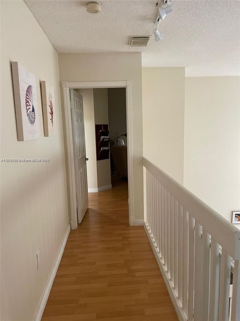 1095 Weeping Willow Way, Hollywood, FL 33019 Photo