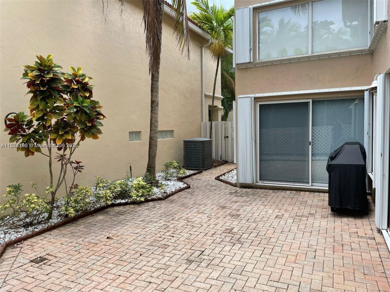 1095 Weeping Willow Way, Hollywood, FL 33019 Photo