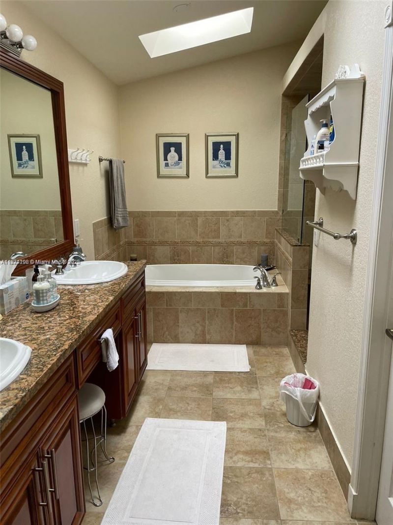 1095 Weeping Willow Way, Hollywood, FL 33019 Photo