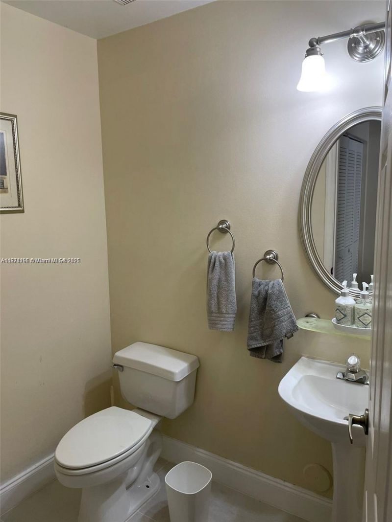 1095 Weeping Willow Way, Hollywood, FL 33019 Photo