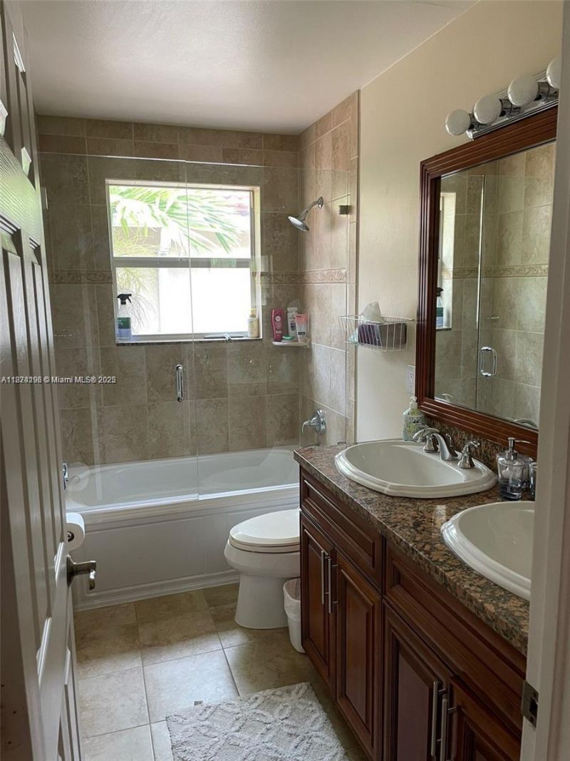 1095 Weeping Willow Way, Hollywood, FL 33019 Photo