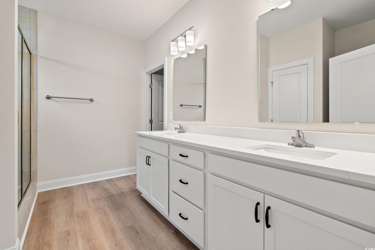 1397 Loop Circle Photo 13