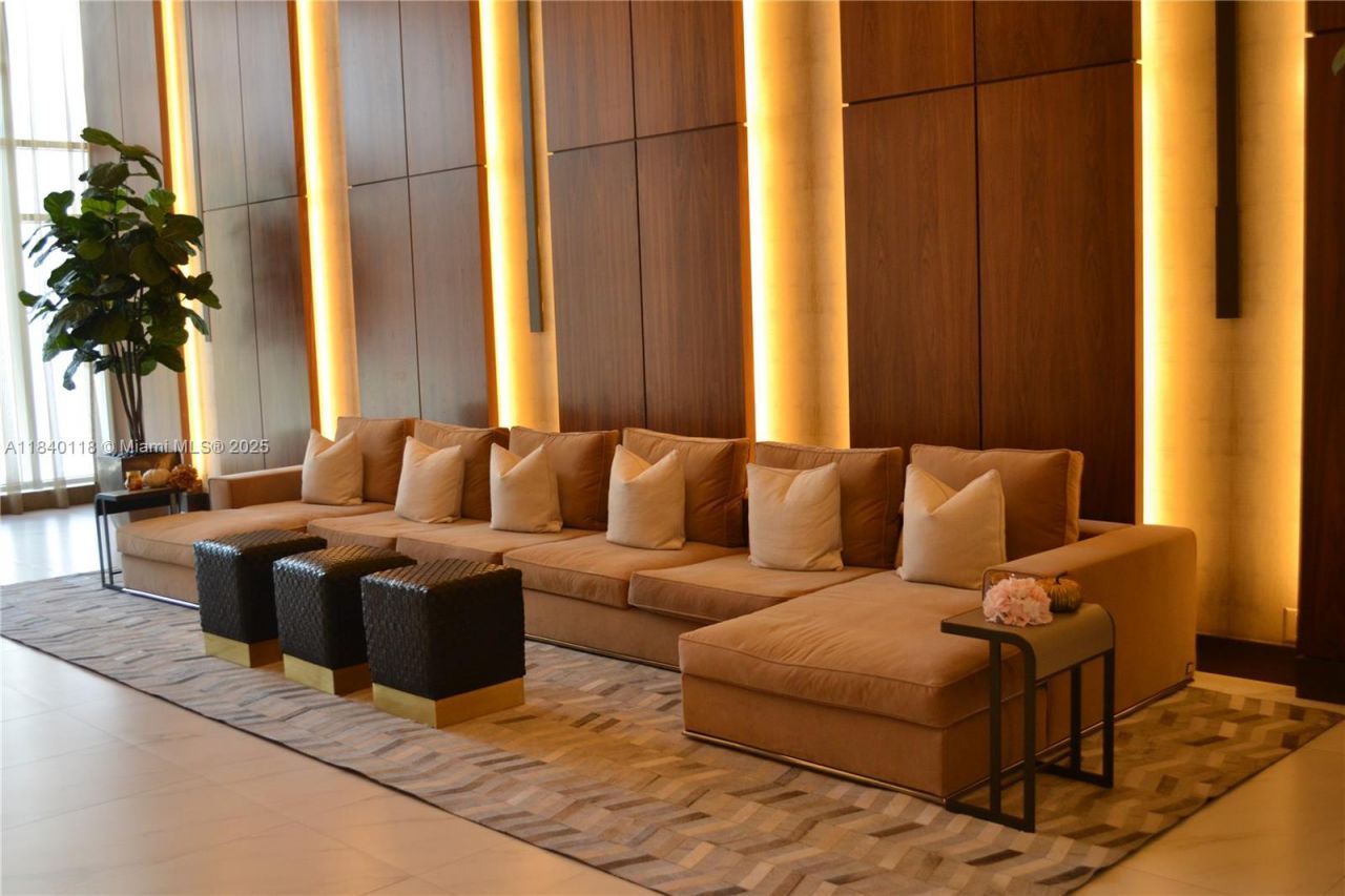 2960 NE 207th St, Unit 1204, Aventura, FL 33180 Photo