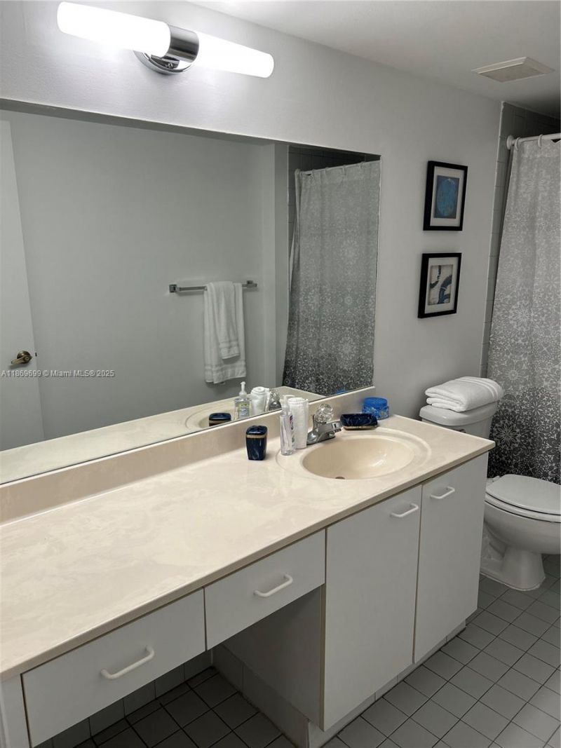 17801 N Bay Rd, Unit 203, Sunny Isles Beach, FL 33160 Photo