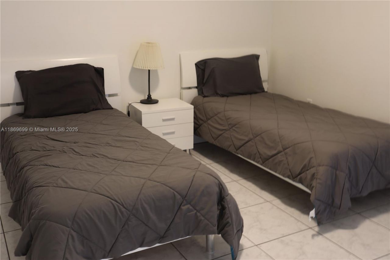 17801 N Bay Rd, Unit 203, Sunny Isles Beach, FL 33160 Photo