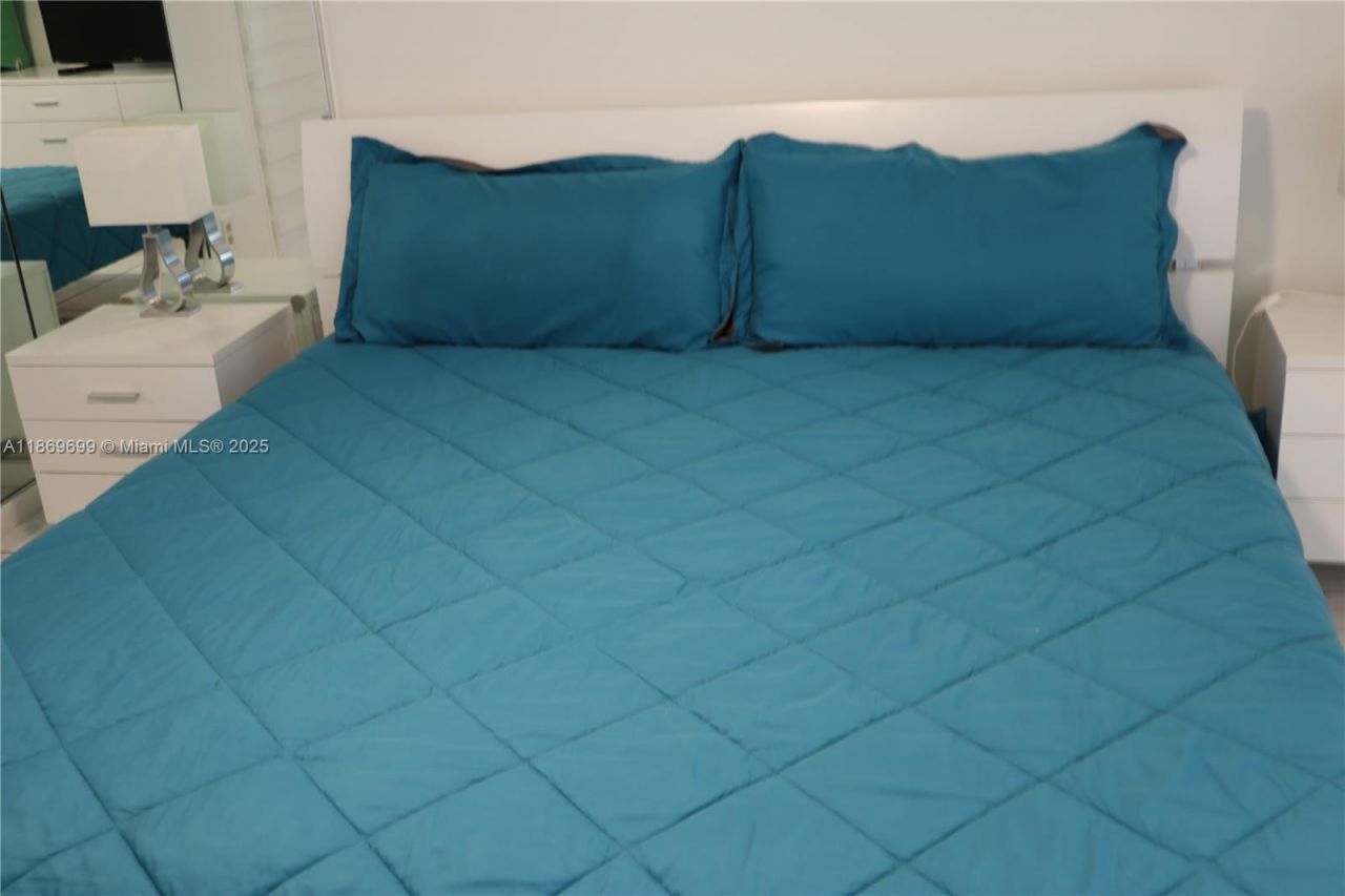 17801 N Bay Rd, Unit 203, Sunny Isles Beach, FL 33160 Photo