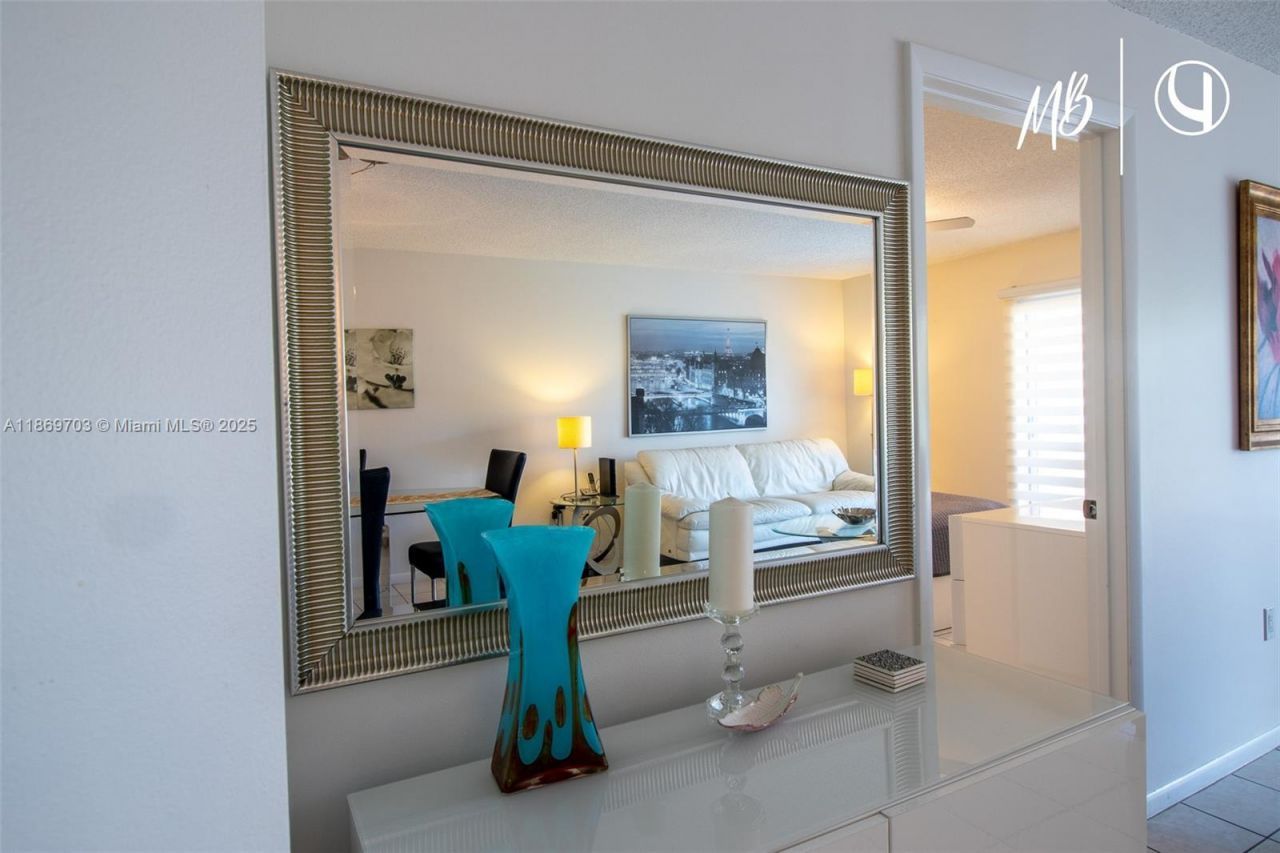 17801 N Bay Rd, Unit 410, Sunny Isles Beach, FL 33160 Photo