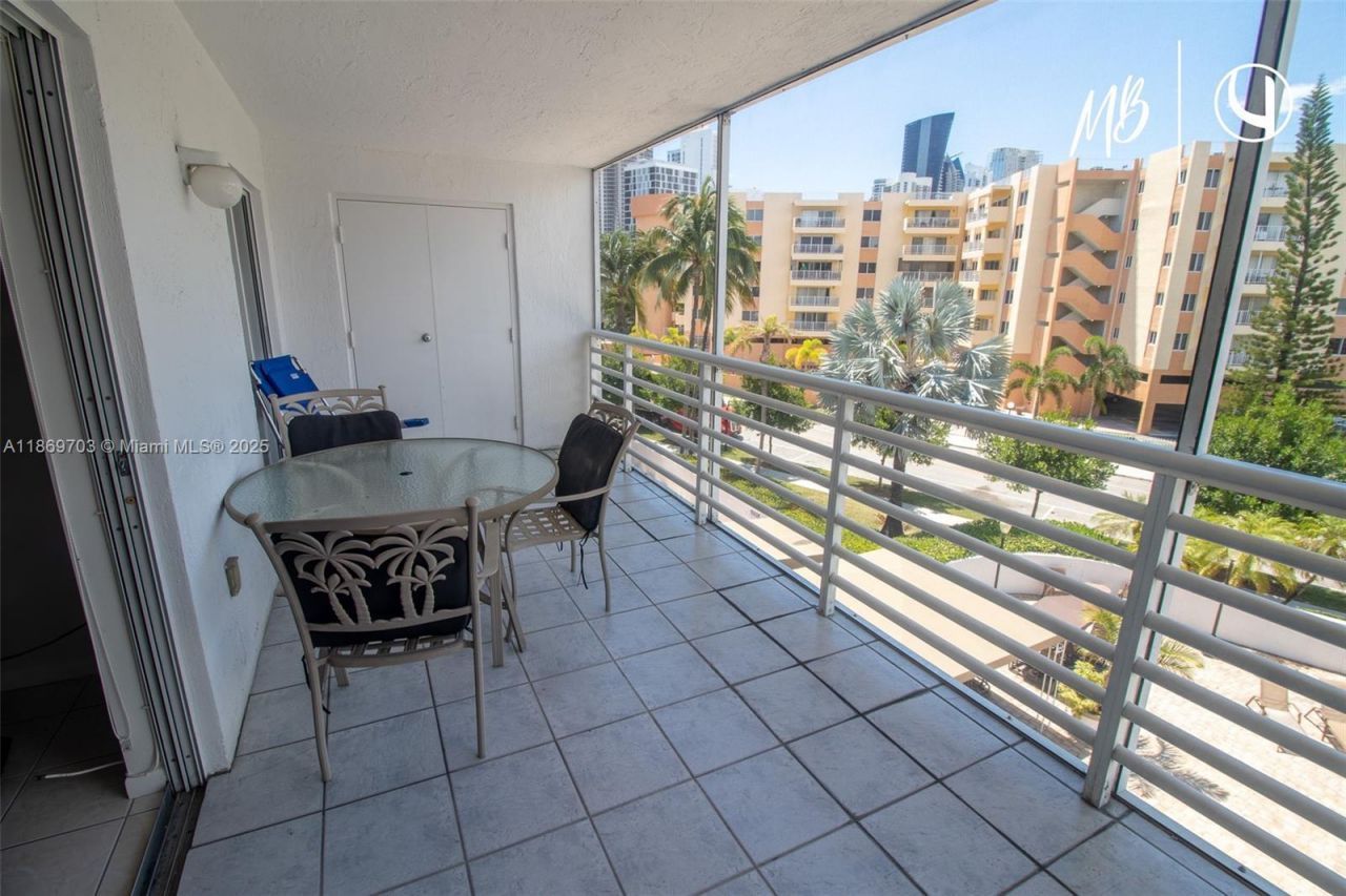 17801 N Bay Rd, Unit 410, Sunny Isles Beach, FL 33160 Photo