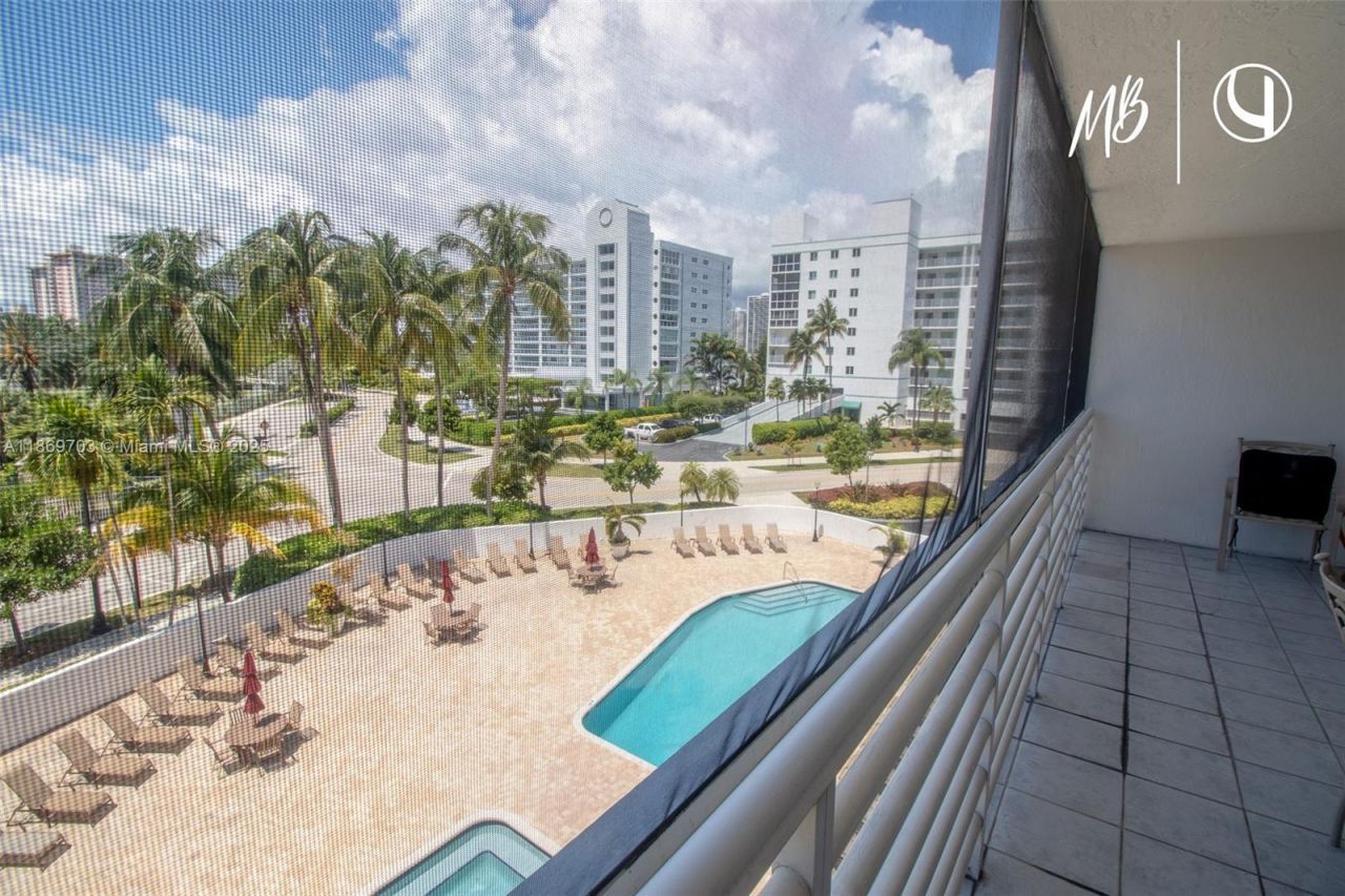 17801 N Bay Rd, Unit 410, Sunny Isles Beach, FL 33160 Photo