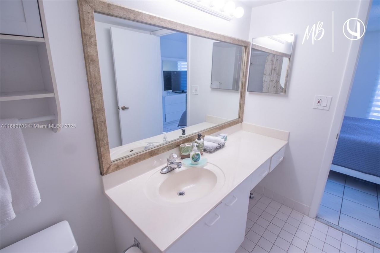 17801 N Bay Rd, Unit 410, Sunny Isles Beach, FL 33160 Photo