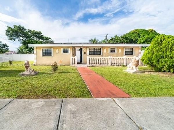 365 NW 198th St, Miami Gardens, FL 33169