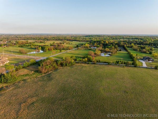 10 N Memorial Drive, Owasso, OK 74055