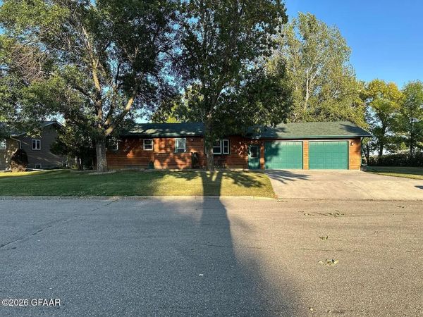 504 FRANKLIN Avenue E, Kennedy, MN 56733