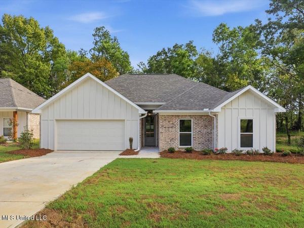 192 Lake Harbor Road, Brandon, MS 39047